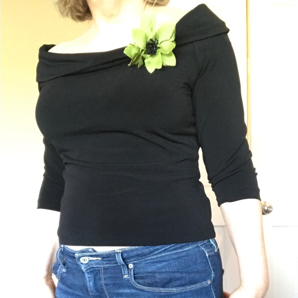 Black Top (Xscape Brand) with Detachable Flower  - Medium